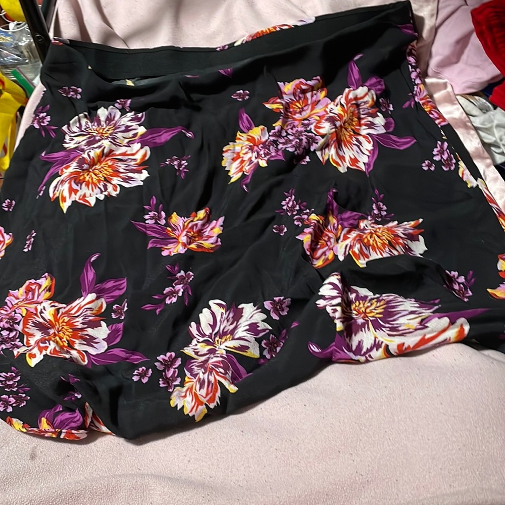 Beautiful stretchy skirt 1X=16W-18W